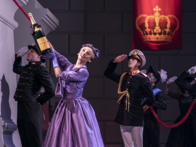The Queen (Nicole Kabera) in Matthew Bourne's Swan Lake